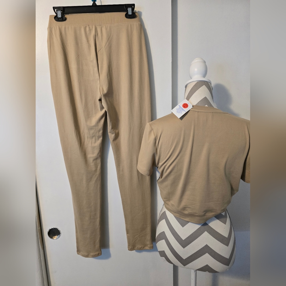 New Uniqlo Tan Women's Pants - Picture 2 of 2